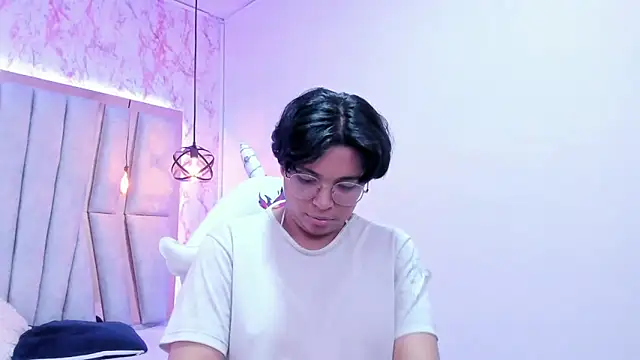 Snapshot of Emmapark_ chatting on 03/15/25, 01:30 Emmapark  online show from 03/15/25, 01:30