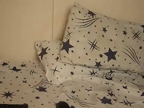 Snapshot of Novah_ chatting on 12/15/24, 04:40 Novah online show from 12/15/24, 04:40