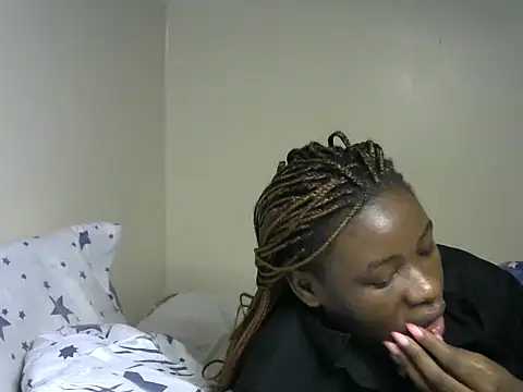 Snapshot of Novah_ chatting on 09/19/25, 02:18 Novah online show from 09/19/25, 02:18