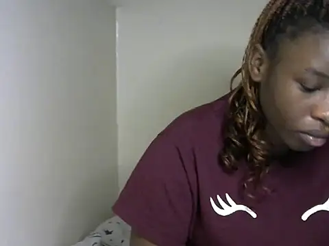Snapshot of Novah_ chatting on 09/22/25, 09:50 Novah online show from 09/22/25, 09:50