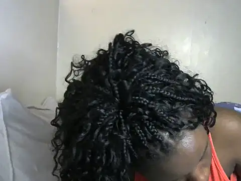 Snapshot of Novah_ chatting on 10/13/25, 02:06 Novah online show from 10/13/25, 02:06