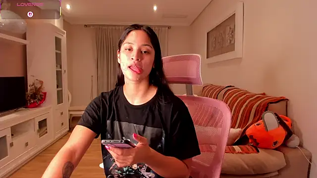 bella apont online show from 10/10/25, 11:26