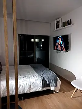 Charlotte Bayron online show from 10/31/25, 01:17