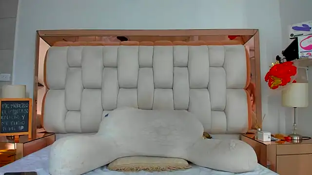 emilyparkerr01 online show from 10/10/25, 09:47