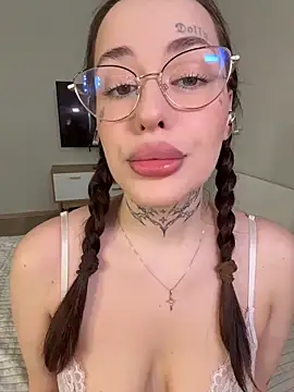 fuckdoll 18 online show from 10/23/25, 09:08