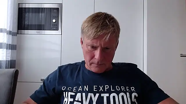 johnnym1 online show from 10/01/25, 02:45