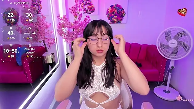 Snapshot of Miss_dolly_ chatting on 02/07/25, 12:39 Miss dolly online show from 02/07/25, 12:39
