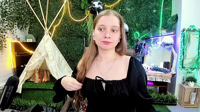 MayaSinabon online show from 10/05/25, 12:14