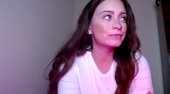 Snapshot of Sophie_Raegan chatting on 12/10/24, 11:43 Sophie Raegan online show from 12/10/24, 11:43