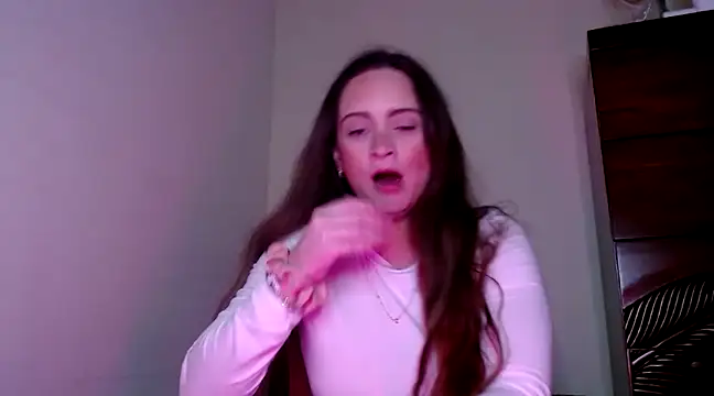 Snapshot of Sophie_Raegan chatting on 12/18/24, 09:04 Sophie Raegan online show from 12/18/24, 09:04