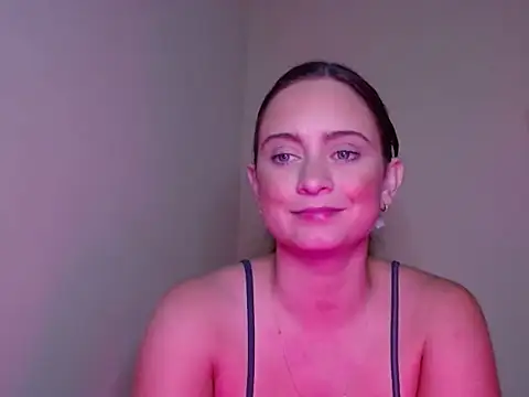 Snapshot of Sophie_Raegan chatting on 01/01/25, 12:11 Sophie Raegan online show from 01/01/25, 12:11