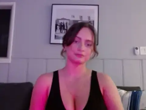 Snapshot of Sophie_Raegan chatting on 02/24/25, 08:17 Sophie Raegan online show from 02/24/25, 08:17