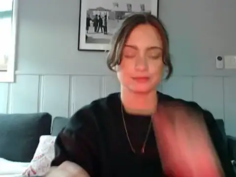 Snapshot of Sophie_Raegan chatting on 02/24/25, 02:26 Sophie Raegan online show from 02/24/25, 02:26