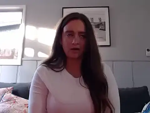 Snapshot of Sophie_Raegan chatting on 03/07/25, 02:56 Sophie Raegan online show from 03/07/25, 02:56