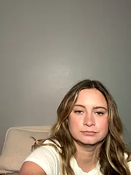 Snapshot of Sophie_Raegan chatting on 09/10/25, 02:39 Sophie Raegan online show from 09/10/25, 02:39