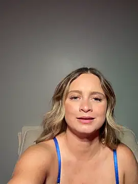 Snapshot of Sophie_Raegan chatting on 10/28/25, 01:03 Sophie Raegan online show from 10/28/25, 01:03