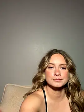 Snapshot of Sophie_Raegan chatting on 11/11/25, 07:52 Sophie Raegan online show from 11/11/25, 07:52