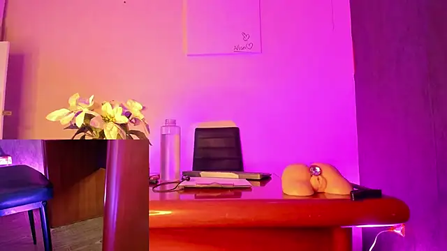 Snapshot of CharlotteScotte chatting on 03/21/25, 11:55 CharlotteScotte online show from 03/21/25, 11:55