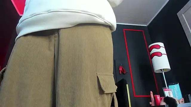 Snapshot of CharlotteScotte chatting on 09/17/25, 11:56 CharlotteScotte online show from 09/17/25, 11:56