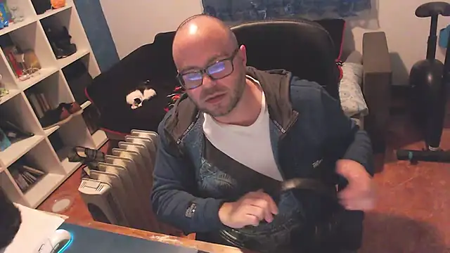 ravingr4d4 online show from 02/26/25, 09:10