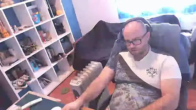 ravingr4d4 online show from 02/26/25, 12:14