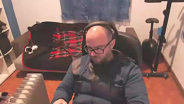 ravingr4d4 online show from 03/03/25, 10:10