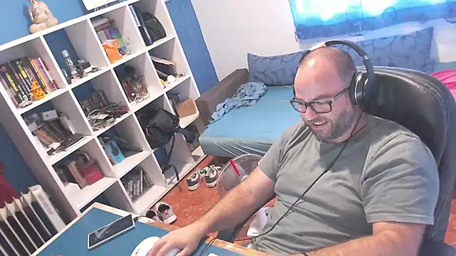 ravingr4d4 online show from 09/19/25, 08:38