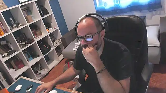 ravingr4d4 online show from 09/29/25, 08:08