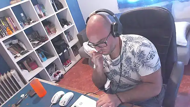 ravingr4d4 online show from 10/10/25, 10:47