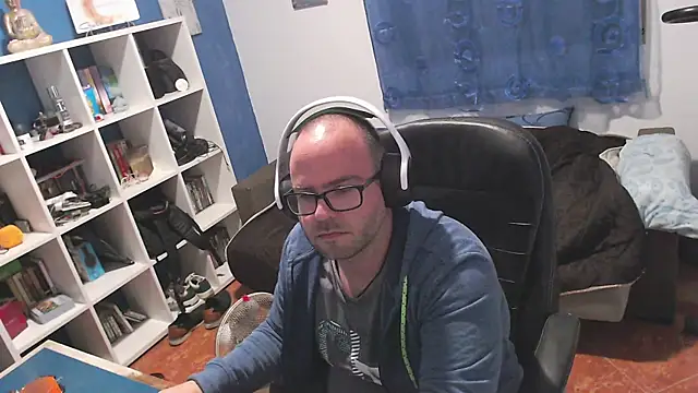 ravingr4d4 online show from 11/05/25, 09:48