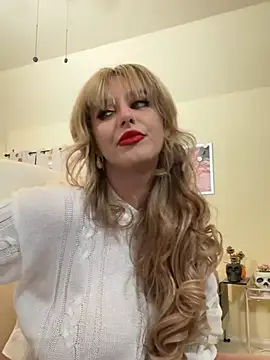 Snapshot of RoxxyDallas chatting on 12/21/24, 10:51 RoxxyDallas online show from 12/21/24, 10:51