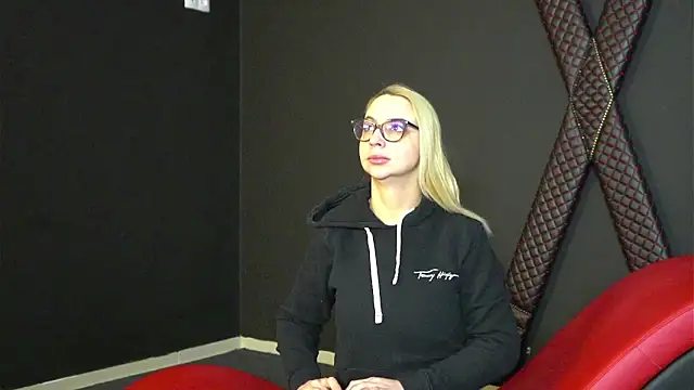 Snapshot of CelineConner chatting on 02/20/25, 05:12 CelineConner online show from 02/20/25, 05:12