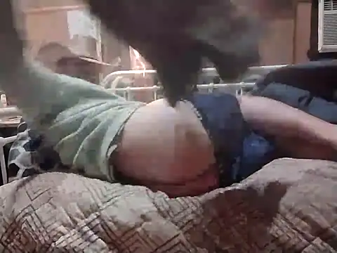 Snapshot of AlphaAlluring69 chatting on 02/21/25, 03:01 AlphaAlluring69 online show from 02/21/25, 03:01