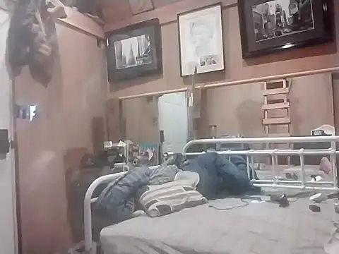 Snapshot of AlphaAlluring69 chatting on 03/17/25, 09:02 AlphaAlluring69 online show from 03/17/25, 09:02