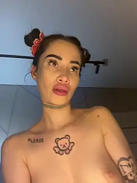 Snapshot of Yunasi chatting on 12/18/24, 02:17 Yunasi online show from 12/18/24, 02:17