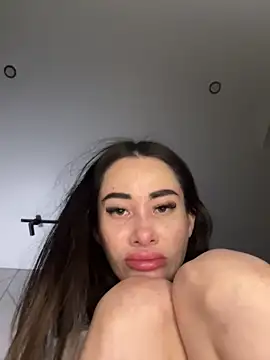 Snapshot of Yunasi chatting on 03/03/25, 02:04 Yunasi online show from 03/03/25, 02:04