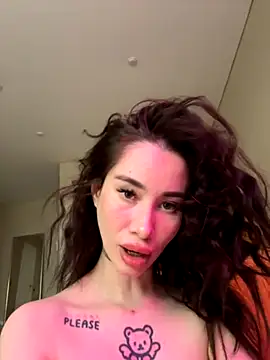 Snapshot of Yunasi chatting on 09/19/25, 01:01 Yunasi online show from 09/19/25, 01:01