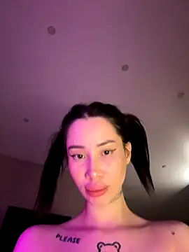 Snapshot of Yunasi chatting on 11/03/25, 01:34 Yunasi online show from 11/03/25, 01:34