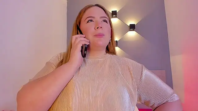 Snapshot of sophiarossee_ chatting on 02/01/25, 12:37 sophiarossee online show from 02/01/25, 12:37