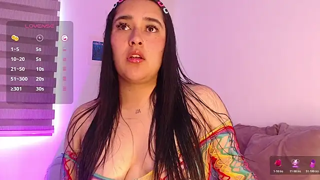 Snapshot of Megan_FE chatting on 10/25/25, 02:13 Megan FE online show from 10/25/25, 02:13