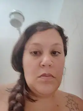 Snapshot of shaki01 chatting on 10/10/25, 04:17 shaki01 online show from 10/10/25, 04:17
