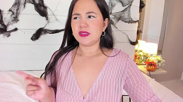 Lilly 2809  online show from 10/24/25, 04:20