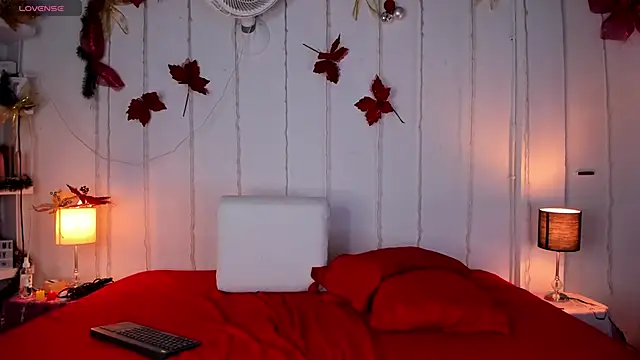 thamaral1 online show from 12/04/24, 07:12