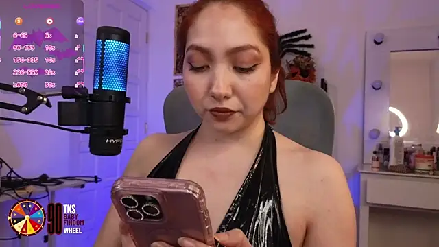 Snapshot of LilyVelvett chatting on 10/07/25, 04:42 LilyVelvett online show from 10/07/25, 04:42