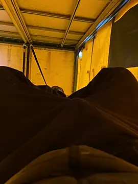 Snapshot of cussy007 chatting on 12/17/24, 12:22 cussy007 online show from 12/17/24, 12:22