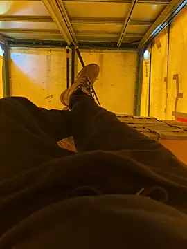 Snapshot of cussy007 chatting on 12/18/24, 01:23 cussy007 online show from 12/18/24, 01:23