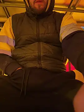 Snapshot of cussy007 chatting on 01/22/25, 01:32 cussy007 online show from 01/22/25, 01:32