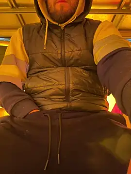 Snapshot of cussy007 chatting on 02/06/25, 11:32 cussy007 online show from 02/06/25, 11:32