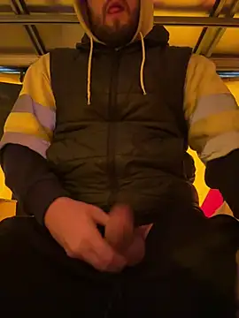 Snapshot of cussy007 chatting on 02/07/25, 01:22 cussy007 online show from 02/07/25, 01:22