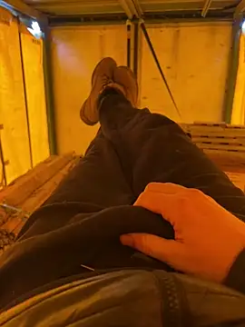 Snapshot of cussy007 chatting on 02/20/25, 01:19 cussy007 online show from 02/20/25, 01:19